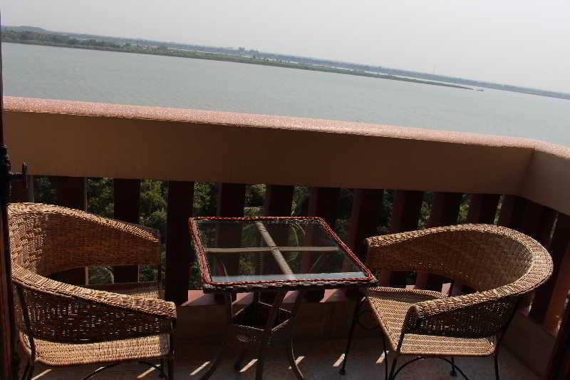 Blue River Hotel Phnom Penh Ngoại thất bức ảnh