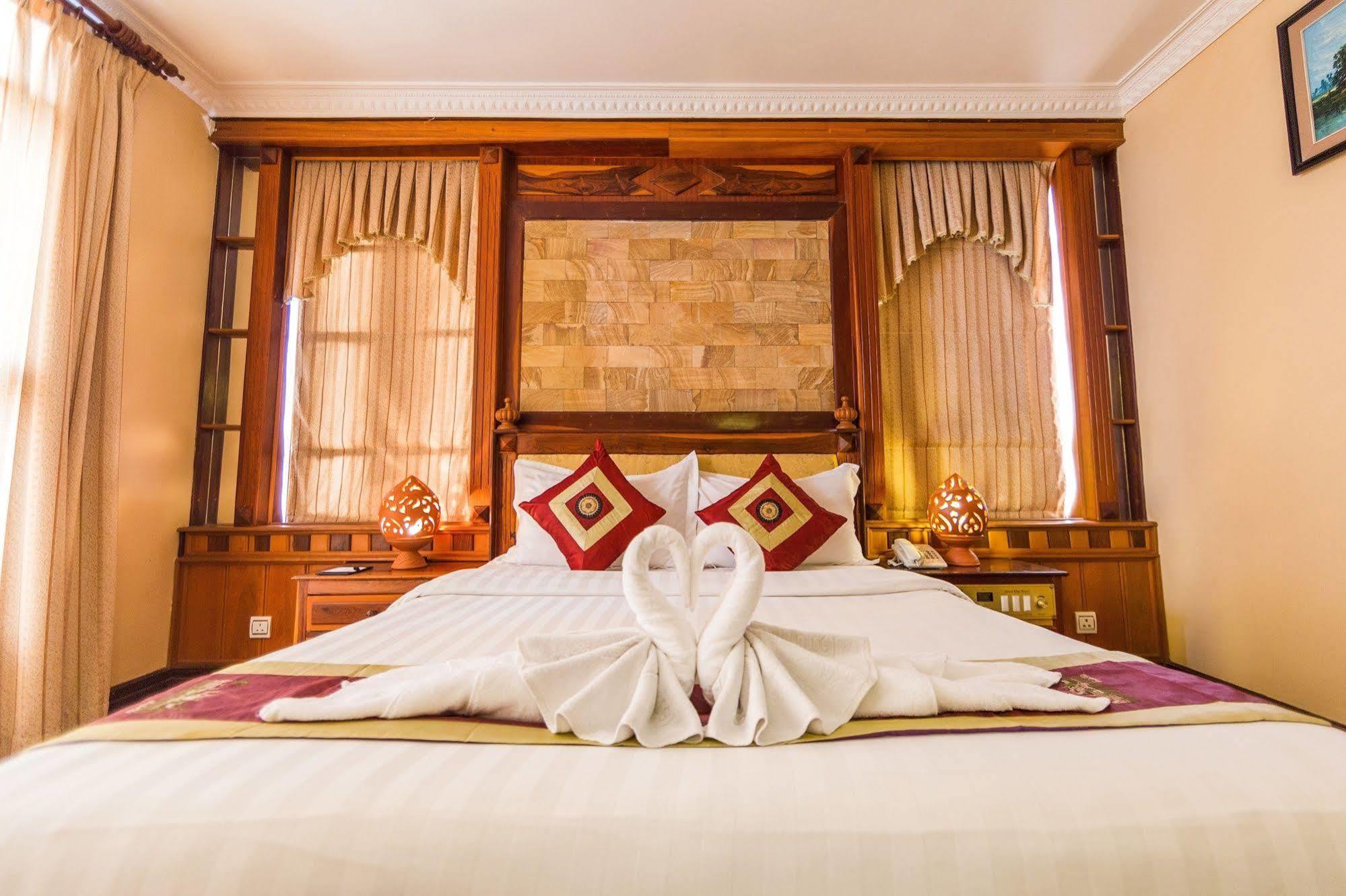 Blue River Hotel Phnom Penh Ngoại thất bức ảnh